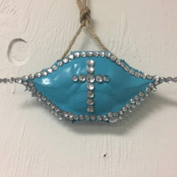 Crab Shell Art Ornament - Picture 4 of 5